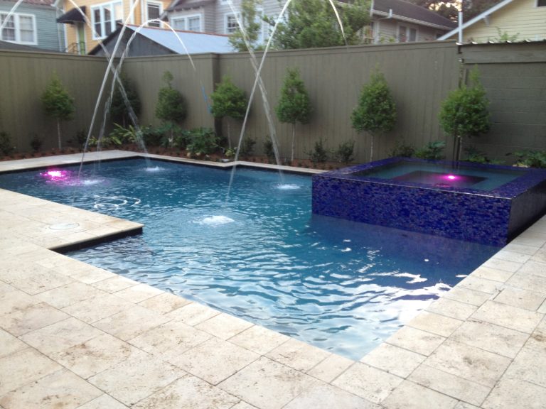 New Orleans swimming pool and spa with laminar deck jets - Crystal ...